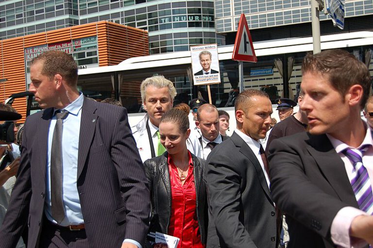 f4361-800px-geert-wilders-en-fleur-agema-beveiligers-dsc_0203